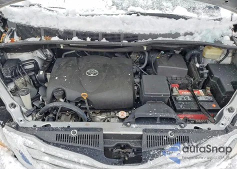 2017 Toyota Sienna Le z USA, uszkodzony, nr VIN 5TDKZ3DCXHS786032